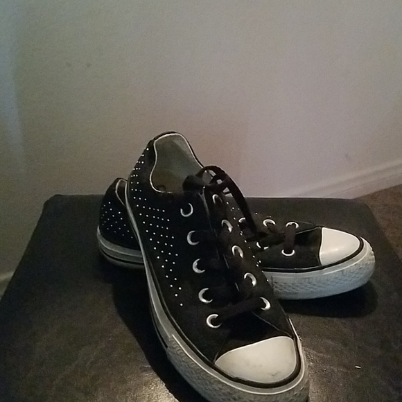 Converse - Picture 1 of 2